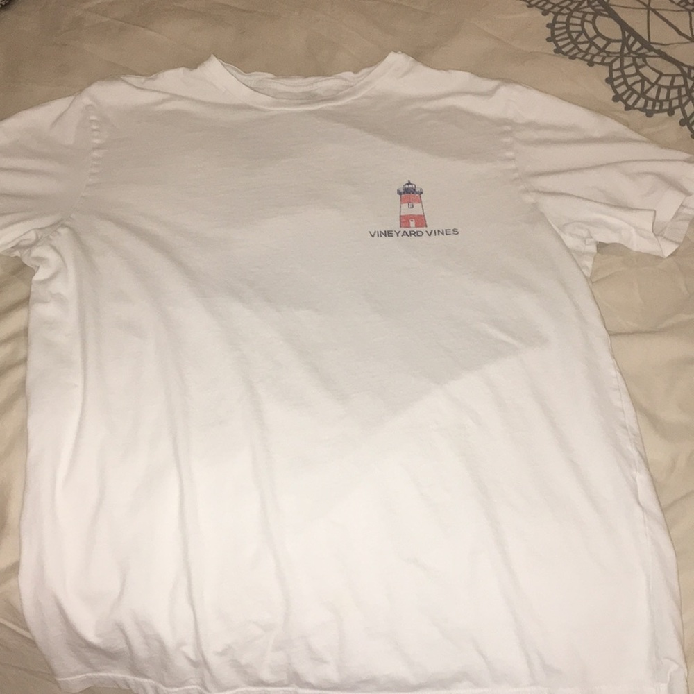 Vineyard vines light house t shirt
